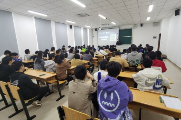 J9国际站 J9科技集团在南京理工大学网络空间安全学院举办职业生涯规划讲座