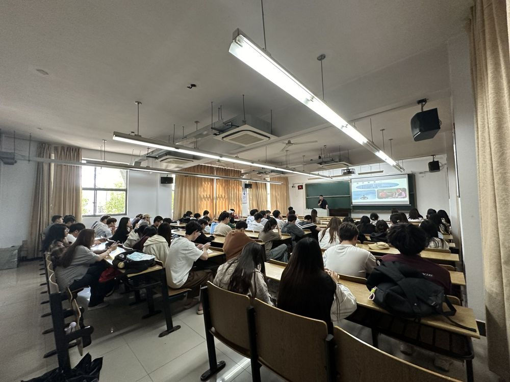 J9国际站 J9科技集团在南京邮电大学通达学院举办讲座